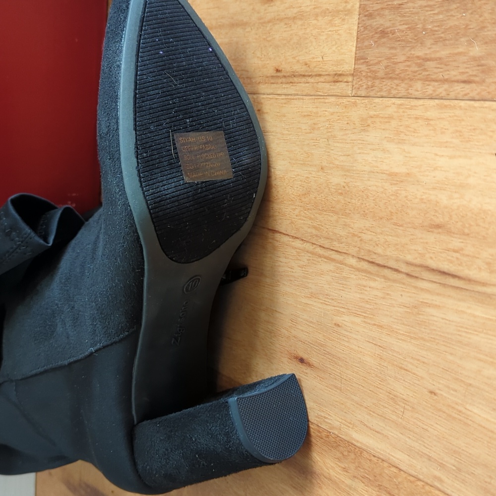 Boots - Picture 3 of 4